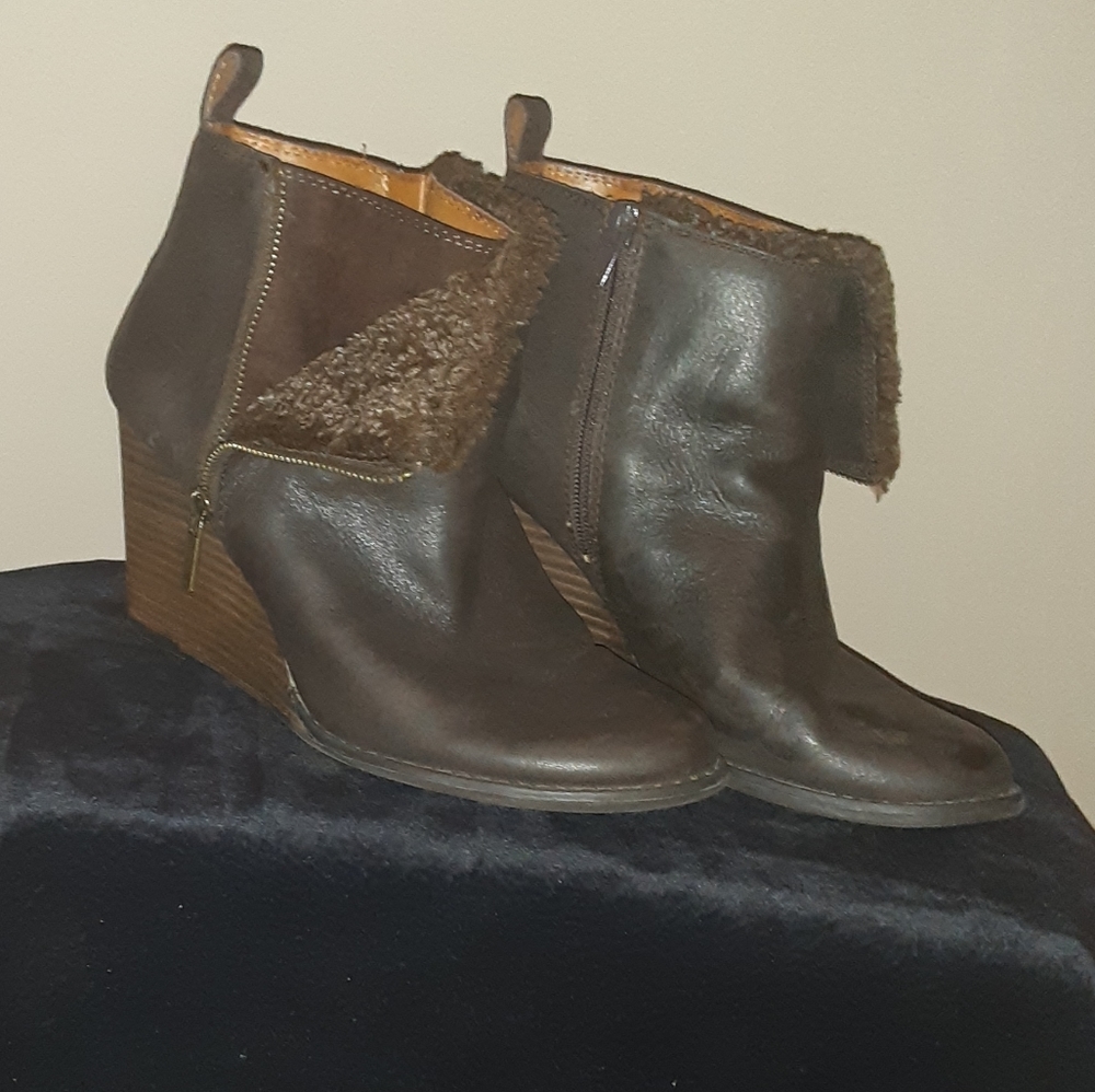Shoes/Booties. - Picture 3 of 3